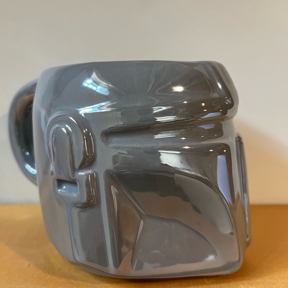 Star Wars The Mandalorian Helmet Sculpted 25oz. Coffee Tea Hot Chocolate Mug - Picture 2 of 5